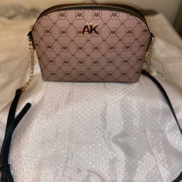 A cute bag you need in your closet for a date night brand new - Picture 2 of 2